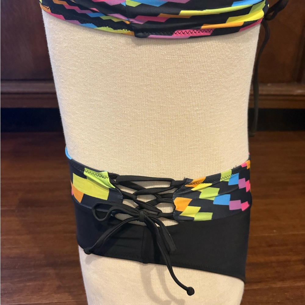 🛍️Colorful Neon Zigzag Bikini Set - Picture 5 of 6